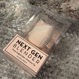 The Creme Shop Next Gen Blender Makeup Sponge 3 Sides Precision Tip Contour